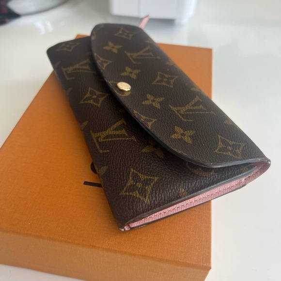 Louis Vuitton Emilie Wallet - Picture 16 of 16
